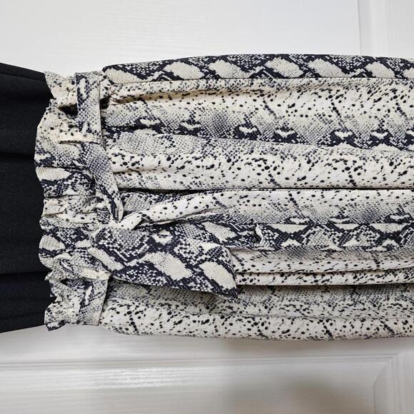 Stylish Black and Snake Print Jumper - Perfect for Any Occasion - Picture 5 of 9